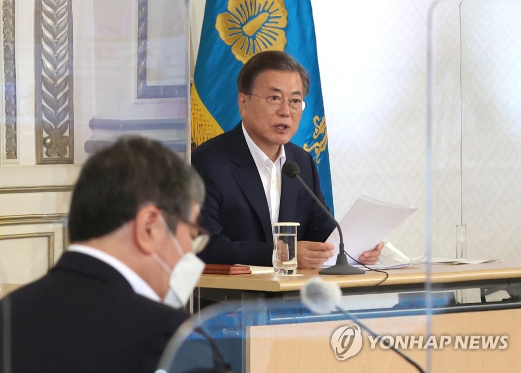 President Moon Jae-in holds the inaugural meeting on the Korean-version New Deal strategy at Cheong Wa Dae in Seoul on Sept. 3, 2020. (Yonhap)