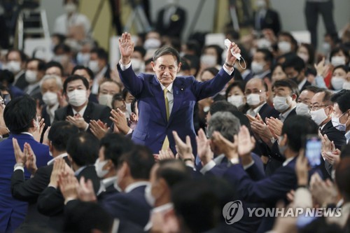 선거 연패로 궁지 몰린 스가 日총리…"스스로 물러나야"