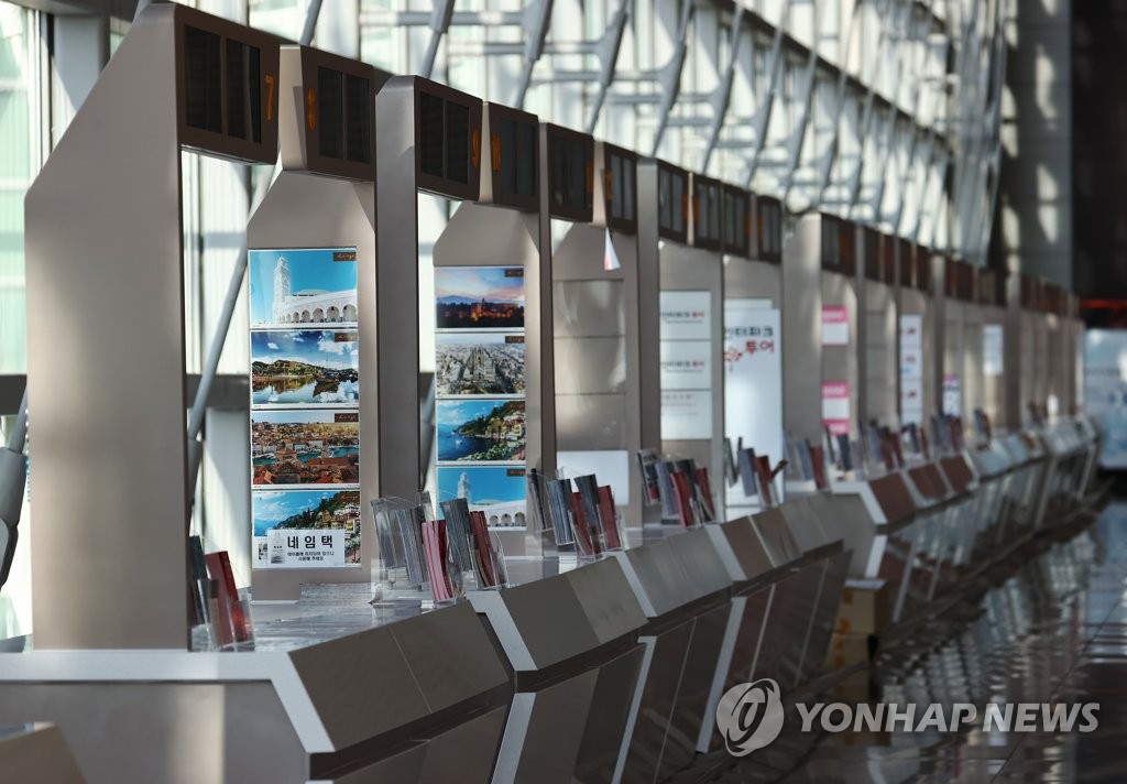 Travel agencies' booths at Incheon International Airport, west of Seoul, are empty on Oct. 6, 2020. (Yonhap) 