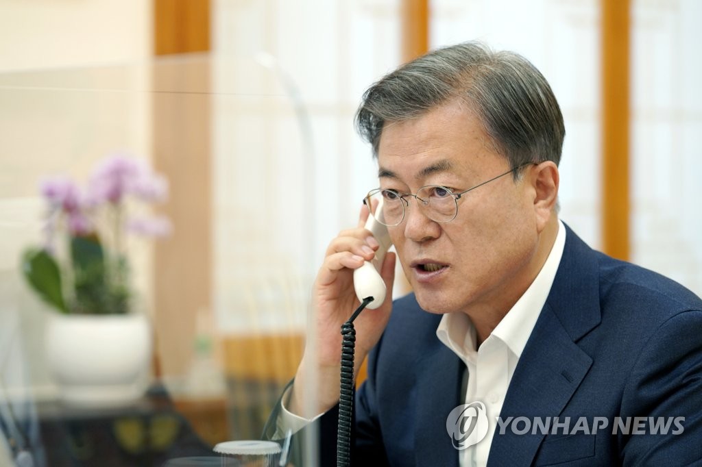 President Moon Jae-in speaks during a phone conversation with Kazakh President Kassym-Jomart Tokayev at his office in Seoul on Oct. 22, 2020, in this photo provided by the presidential office Cheong Wa Dae. (PHOTO NOT FOR SALE) (Yonhap)