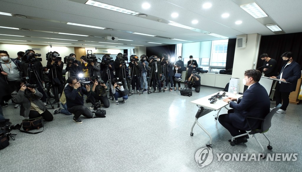 Ryu Hyun-jin of the Toronto Blue Jays speaks at a press conference at the headquarters of the National Human Rights Commission (NHRC) in Seoul on Nov. 3, 2020. Ryu is an honorary ambassador for athletes' human rights for the NHRC. (Yonhap)