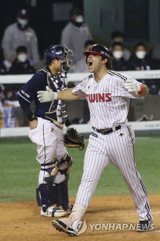 In this file photo from Nov. 5, 2020, Roberto Ramos of the LG Twins (R) celebrates his home run against the Doosan Bears in the bottom of the fifth inning of Game 2 of the first round in the Korea Baseball Organization postseason at Jamsil Baseball Stadium in Seoul. (Yonhap)