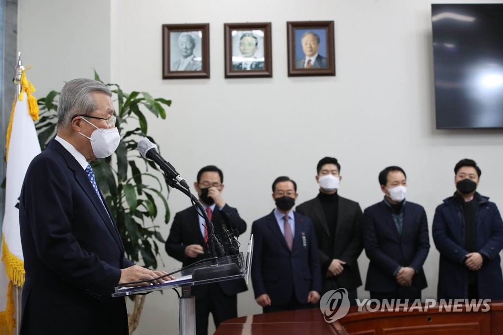 전직 대통령 구속 사과하는 김종인 비대위원장, 인적쇄신 약속