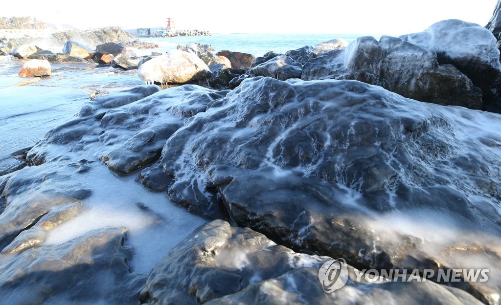 Seawater is frozen on rocks along the shore in the southeastern coastal city of Ulsan on Jan. 8, 2021, as South Korea is gripped by a cold wave, with the mercury dropping to an intraday low of minus 12.2 C in the region. (Yonhap)