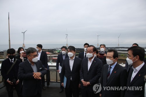 제주 풍력발전단지 방문한 정세균 총리