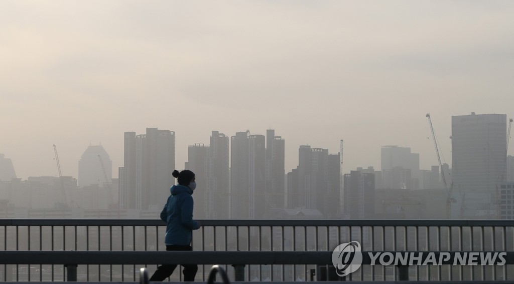 (LEAD) Yellow dust blankets S. Korea for 2nd day, emissions reduction measures enforced