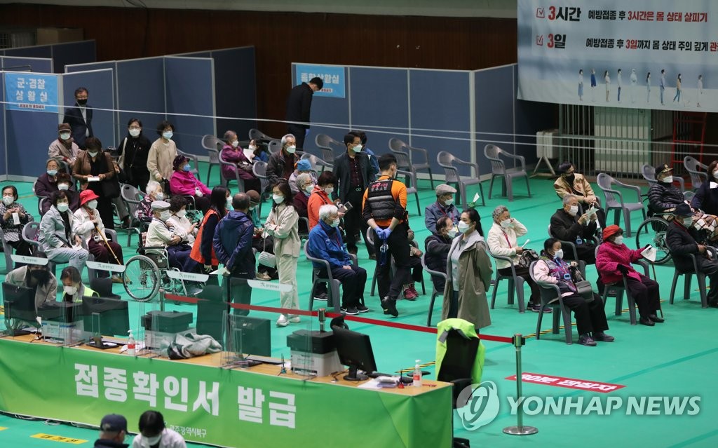 Elderly citizens aged 75 and older receive Pfizer's COVID-19 vaccine at an inoculation center in Gwangju, 330 kilometers south of Seoul, in the file photo taken April 19, 2021. (Yonhap)