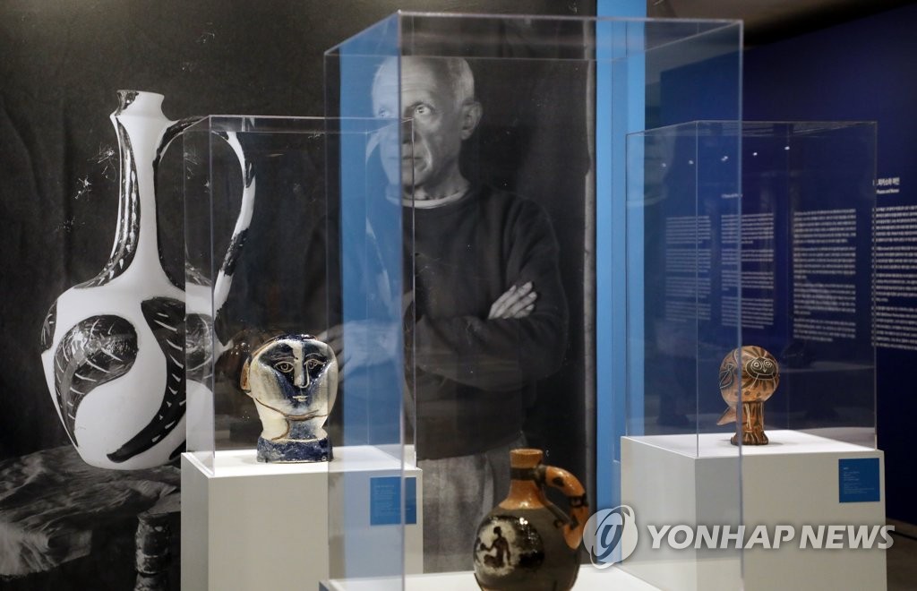 This file photo taken April 30, 2021, shows an exhibition at the Seoul Arts Center in southern Seoul. (Yonhap)