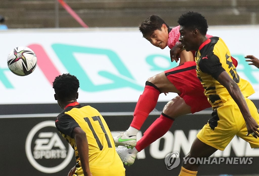 In this file photo from June 12, 2021, Lee Sang-min (C) of the South Korean men's Olympic football heads in a goal against Ghana in a friendly match at Jeju World Cup Stadium in Seogwipo, Jeju Island. (Yonhap)