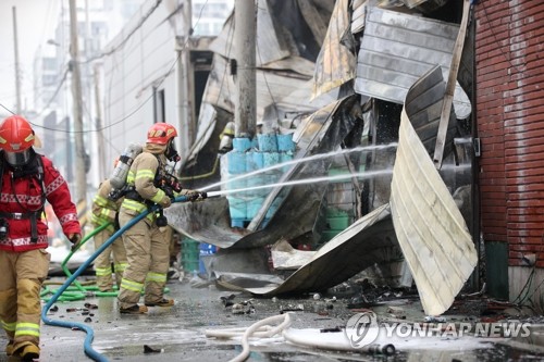 광주 도심 물류창고서 화재…119 진화 중