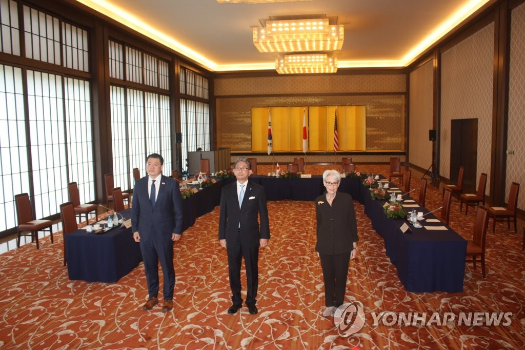 First Vice Foreign Minister Choi Jong-kun (L) and his U.S. and Japanese counterparts, Wendy Sherman (R) and Takeo Mori, respectively, pose for a photo before their trilateral meeting at the Iikura Guesthouse in Tokyo on July 21, 2021. (Yonhap)