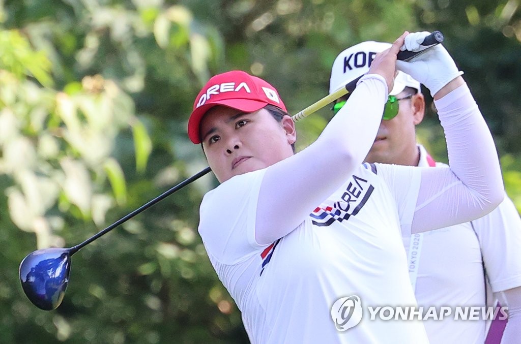 Park In-bee of South Korea plays in a practice round at Kasumigaseki Country Club in Saitama, Japan, on Aug. 1, 2021, ahead of the Tokyo Olympic women's golf tournament. (Yonhap)