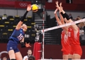 Kim Yeon-koung of South Korea (L) hits a spike against Turkey in the quarterfinals of the Tokyo Olympic women's volleyball tournament at Ariake Arena in Tokyo on Aug. 4, 2021. (Yonhap)
