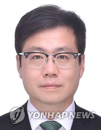 La foto, proporcionada por la oficina presidencial, Cheong Wa Dae, muestra al nuevo jefe negociador de comercio de Corea del Sur, Yeo Han-koo. (Prohibida su reventa y archivo)