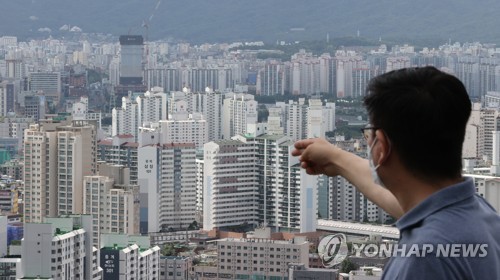 공동주택 공시가 17.22%↑ 2년연속 두자리…1주택자 보유세는 작년수준(종합)