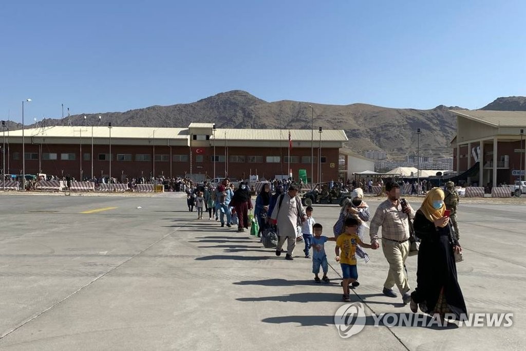 (4th LD) 391 Afghan evacuees to be airlifted to S. Korea Thursday: foreign ministry
