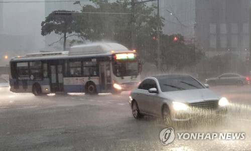 빗길 교통사고 치사율 평소의 1.6배…