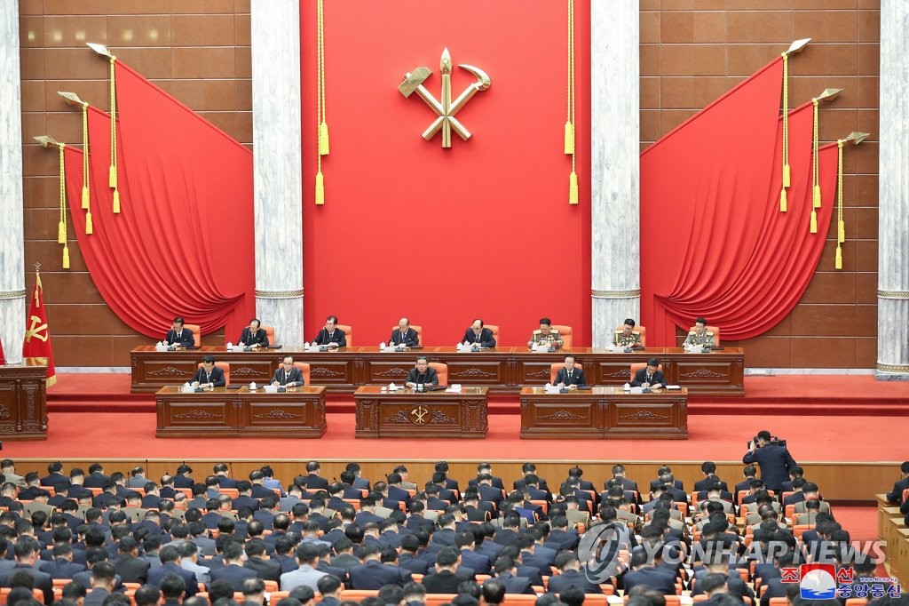 North Korean leader Kim Jong-un (C, rear) presides over an enlarged politburo meeting of the Workers' Party at the headquarters of the party's Central Committee in Pyongyang on Sept. 2, 2021, to discuss key issues, such as nationwide anti-coronavirus measures and farm production, in this photo released the next day by the North's official Korean Central News Agency. (For Use Only in the Republic of Korea. No Redistribution) (Yonhap)