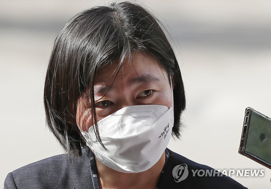 답변하는 임은정 감찰담당관