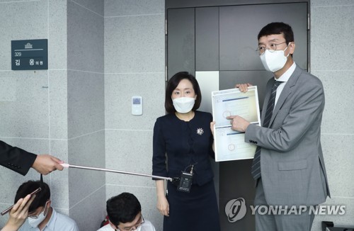 불법 압수수색 주장하는 김웅 의원
