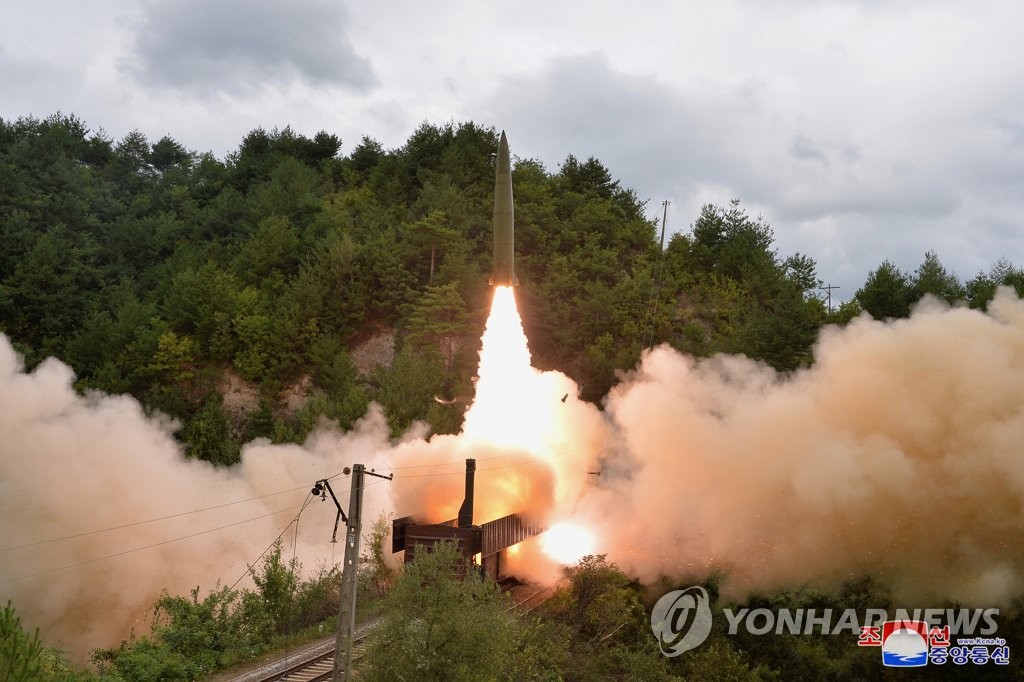 Un régiment ferroviaire de missiles tient un exercice de tir le mercredi 15 septembre 2021, a rapporté le lendemain l'Agence centrale de presse nord-coréenne (KCNA). (Utilisation en Corée du Sud uniquement et redistribution interdite)