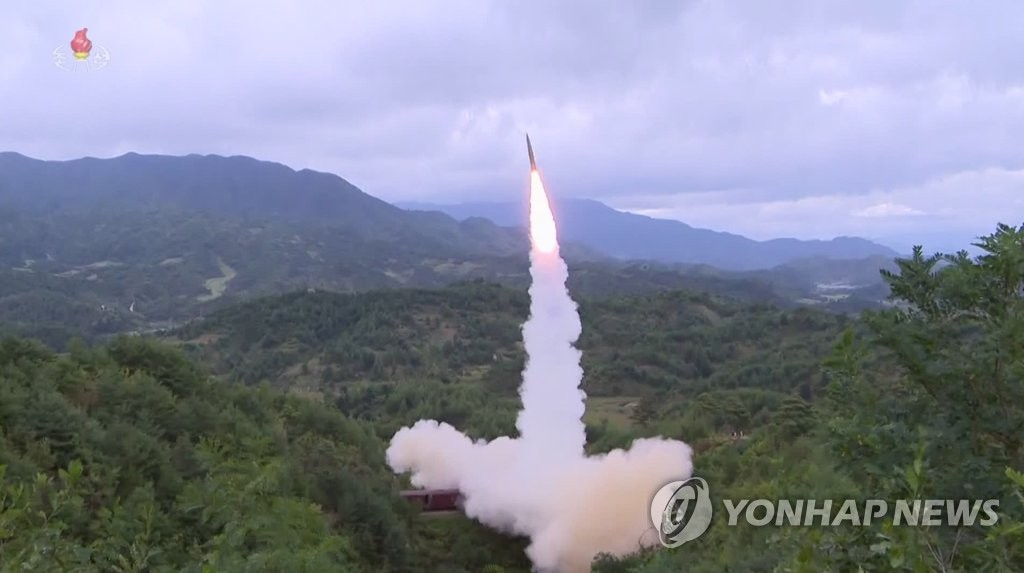 합참 "북, 동해상으로 미상발사체 발사"