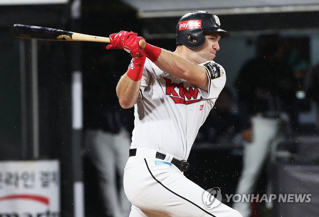In this file photo from Sept. 28, 2021, Jared Hoying of the KT Wiz hits a two-run double against the Doosan Bears in the bottom of the first inning of a Korea Baseball Organization regular season game at KT Wiz Park in Suwon, some 45 kilometers south of Seoul. (Yonhap)