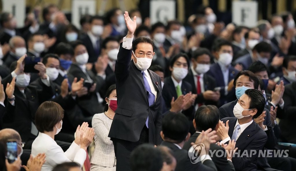 일본 총리 자리 예약한 기시다…집권당 총재로 선출