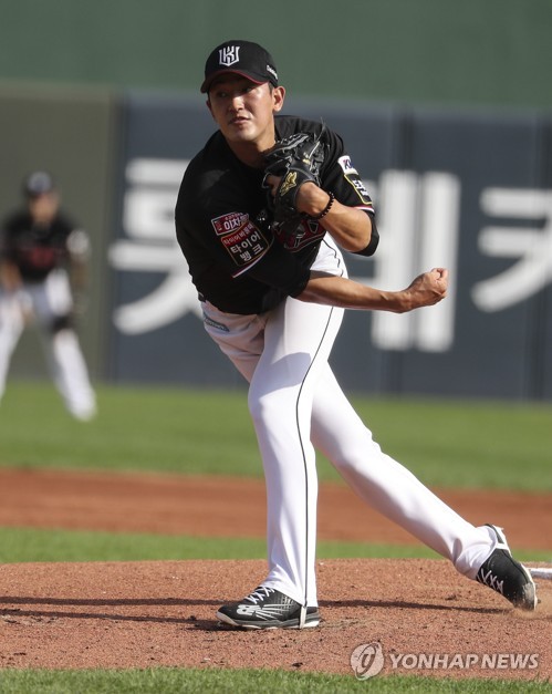 In this file photo from Oct. 1, 2021, Ko Young-pyo of the KT Wiz pitches against the Lotte Giants in the bottom of the first inning of a Korea Baseball Organization regular season game at Sajik Stadium in Busan, 450 kilometers southeast of Seoul. (Yonhap)