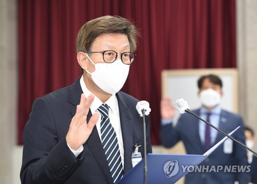 선거법 위반 박형준 재판 '증거자료 채택' 놓고 공방