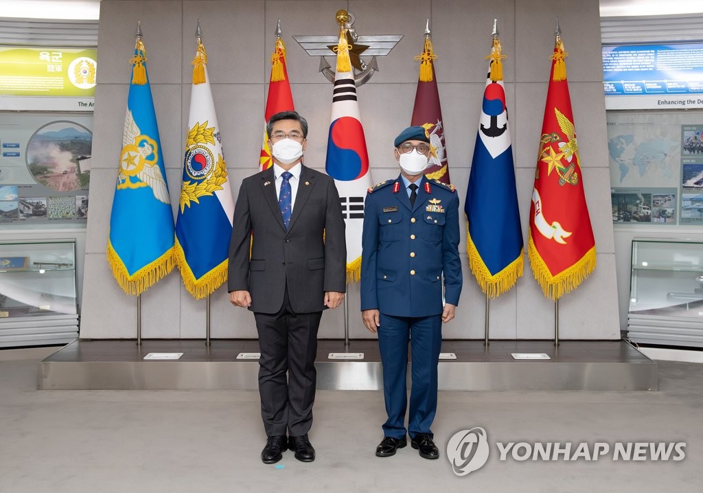 وزير الدفاع الكوري الجنوبي يلتقي مع نائب رئيس أركان القوات المسلحة الإماراتية