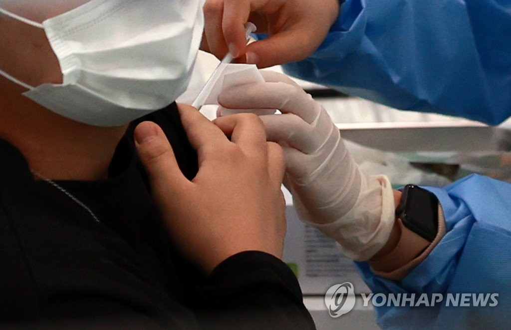 A person gets a COVID-19 vaccine in Seoul on Oct. 23, 2021. (Yonhap)