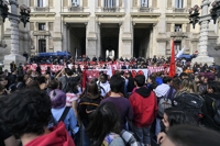 G20 정상회의 반대 시위 벌이는 이탈리아 학생들