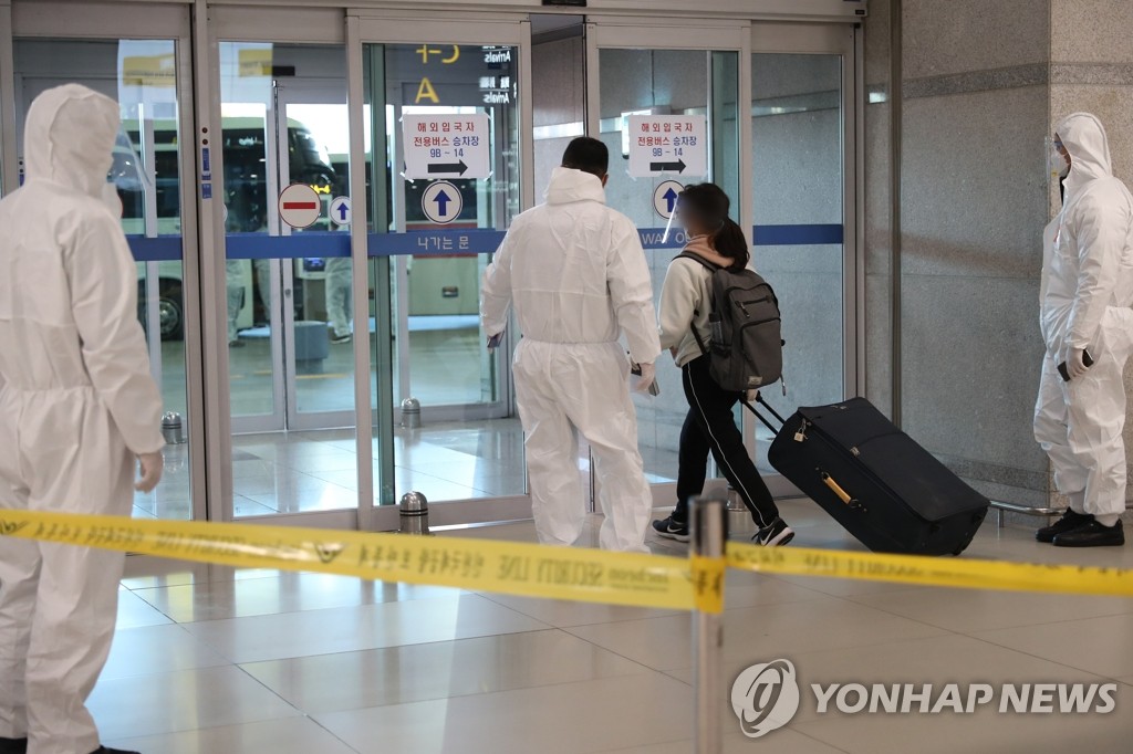 (2nd LD) S. Korea brings back airport screening, quarantine measures amid 1st omicron case confirmations