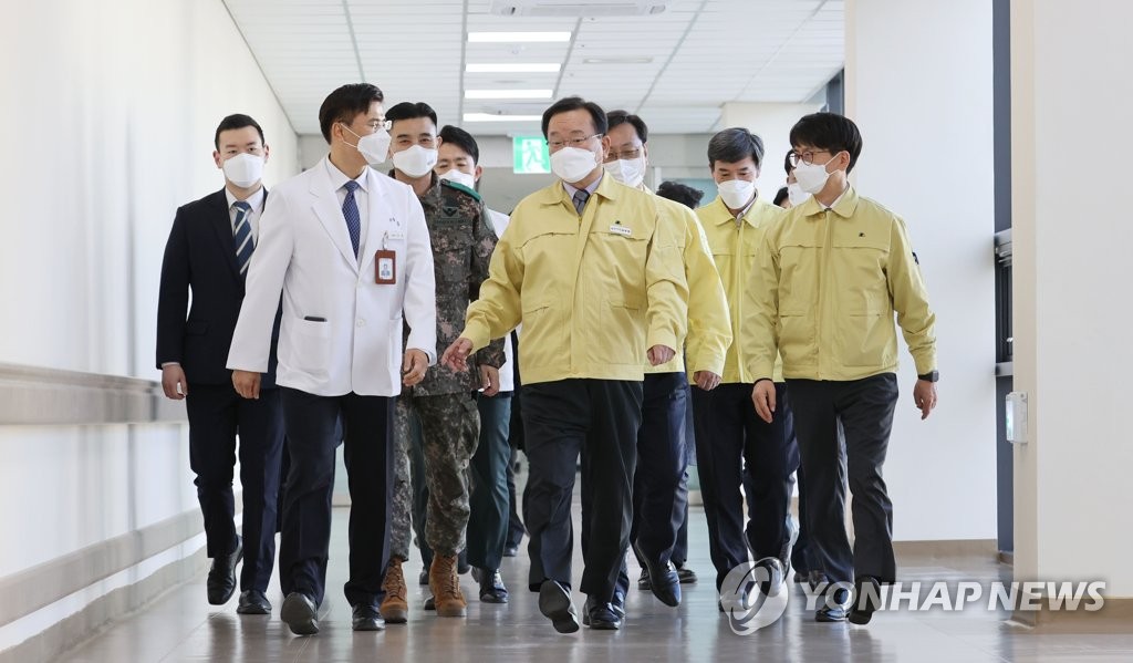 김부겸 총리, 국군수도병원 감염병전담병동 방문