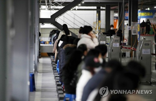 (عاجل) كوريا الجنوبية تسجل 4,126 إصابة جديدة بكورونا مع انخفاض الحالات الخطيرة إلى 882 حالة