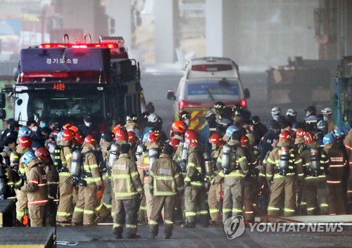 (جديد) العثور على 3 رجال إطفاء مفقودين ميتين في موقع حريق مستودع في بيونغ تايك