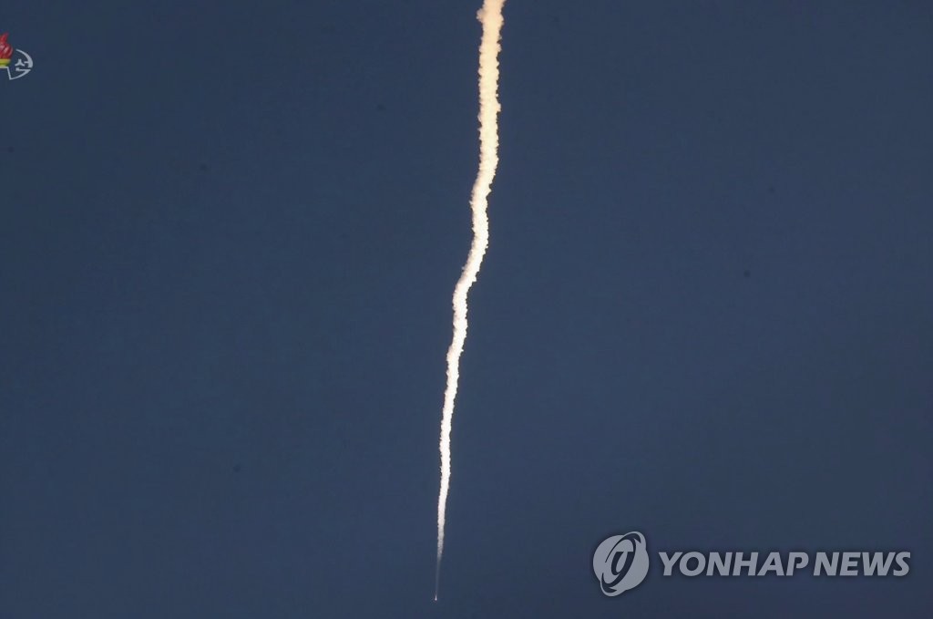 발사된 북한 극초음속미사일