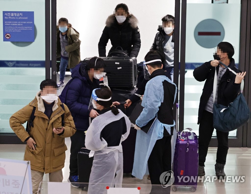 (LEAD) S. Korean flight returns home from Kazakhstan after having been stranded for week
