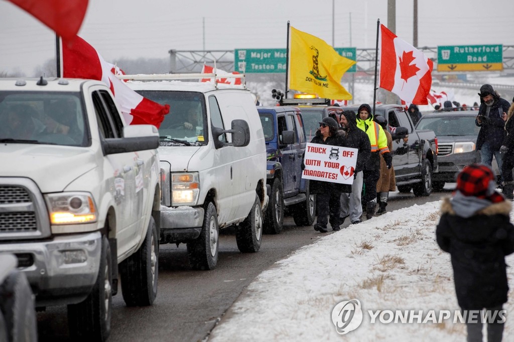 코로나 백신접종 강제 항의 시위하는 캐나다 트럭 운전사들