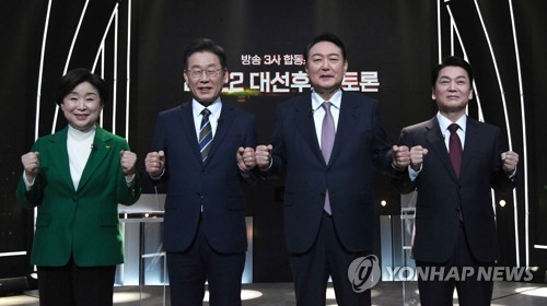 Presidential candidates clash over foreign policy, economic issues in 1st TV debate