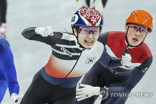 (جديد) (أولمبياد بكين) فوز المتزلجة "تشوي مين-جونغ" بذهبية سباق 1,500 متر للسيدات