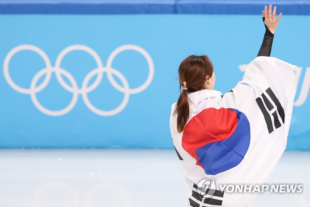 (جديد) (أولمبياد بكين) فوز المتزلجة "تشوي مين-جونغ" بذهبية سباق 1,500 متر للسيدات - 3