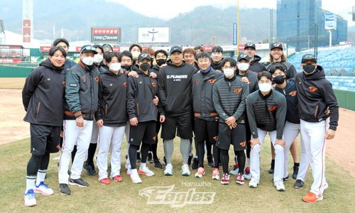 Baseball player Ryu Hyun-jin and sports announcer Bae Ji-hyun got