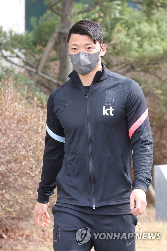 Hwang Hee-chan of the South Korean men's national football team walks toward a podium for a media scrum before a training session at the National Football Center in Paju, Gyeonggi Province, on March 21, 2022, in preparation for Asian World Cup qualifying matches. (Yonhap)