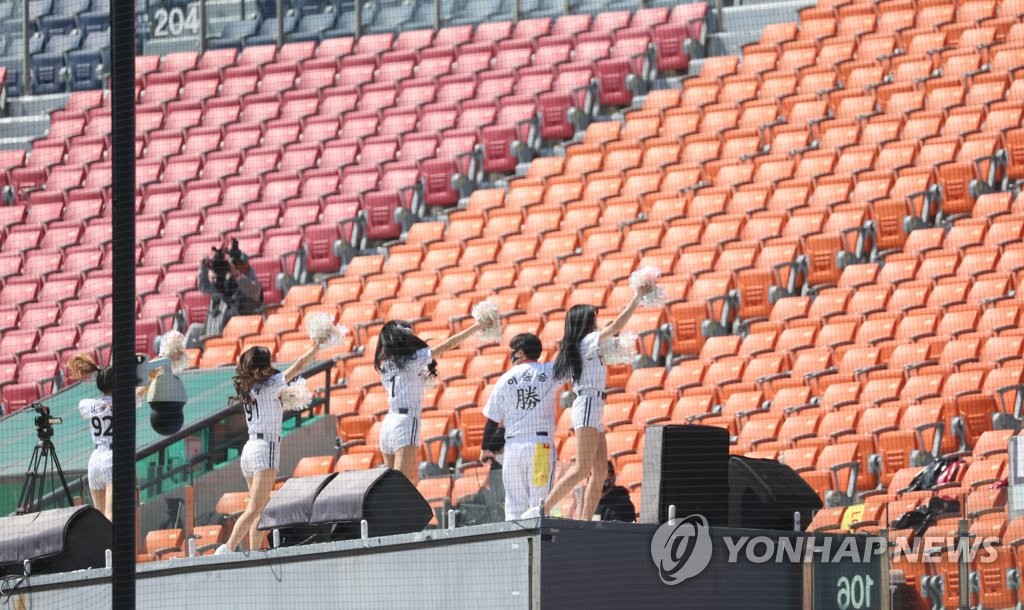 Cheerleaders for the LG Twins perform on the stage at Jamsil Baseball Stadium in Seoul during a Korea Baseball Organization preseason game between the Twins and the Lotte Giants on March 27, 2022. (Yonhap)