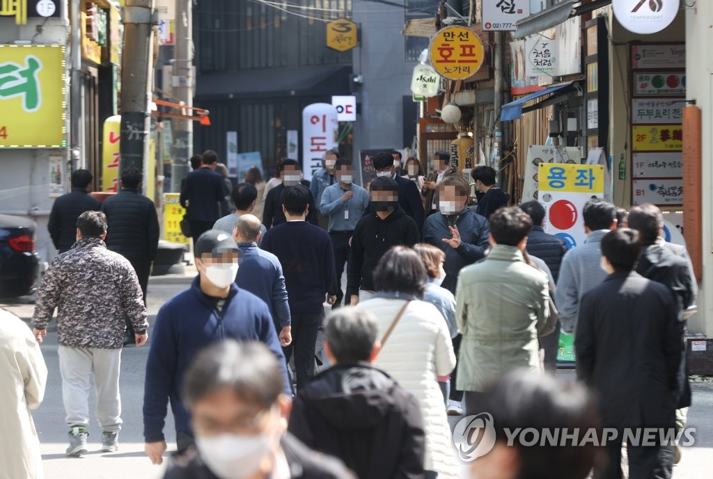 사진은 점심시간 서울 중구 무교동 거리 모습. [연합뉴스 자료사진]