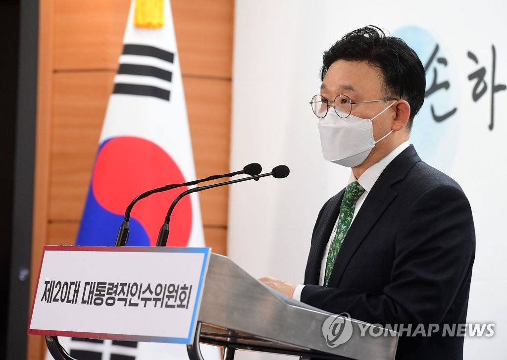 Won Il-hee, chief deputy spokesperson of the presidential transition committee, speaks at a press briefing in Seoul on March 31, 2022. (Pool photo) (Yonhap)