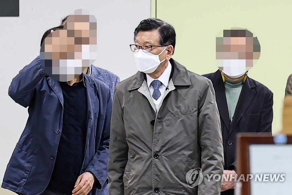 계열사 부당지원 관련 공판 향하는 박삼구 전 금호아시아나 회장