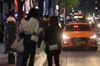 '택시 대란'에 서울 지하철 심야운행 재개…버스 막차도 연장